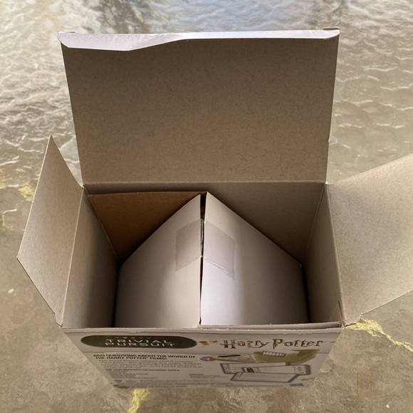 Harry Potter Trivial Pursuit Game - Picture 3 of 3